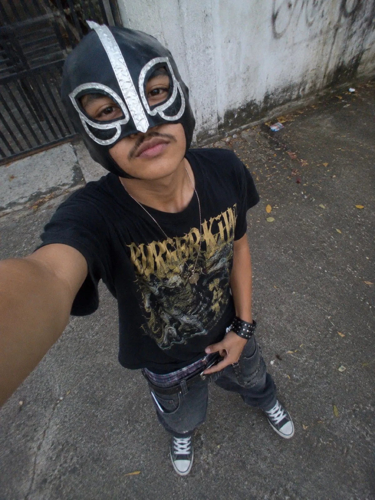 El Godindo at an IDPW show