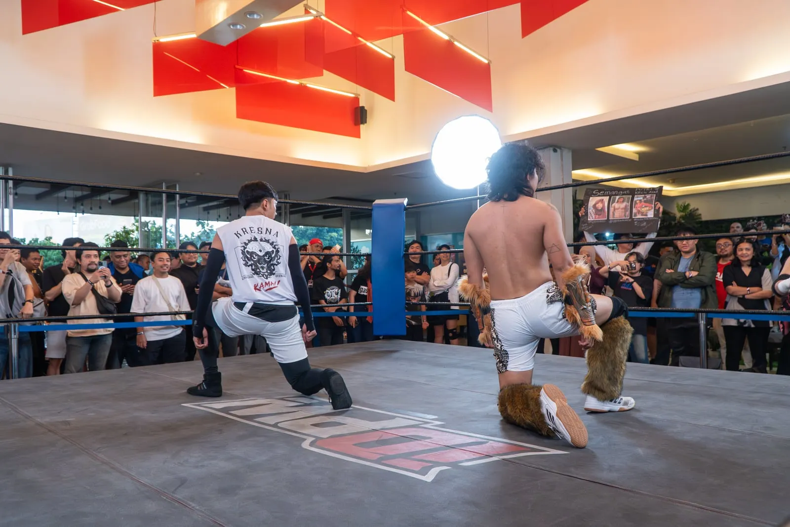 Kresna at an IDPW show