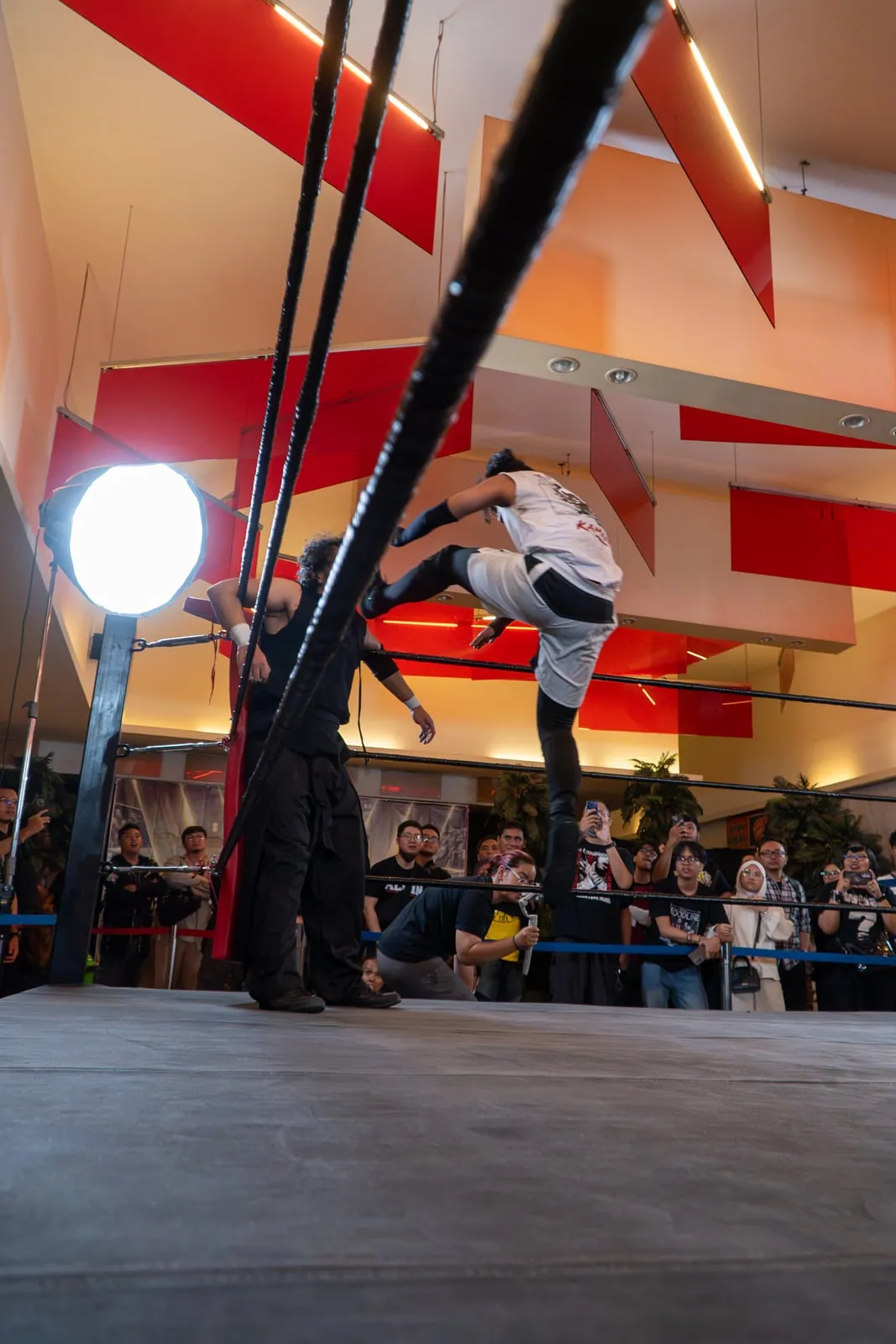 Kresna at an IDPW show