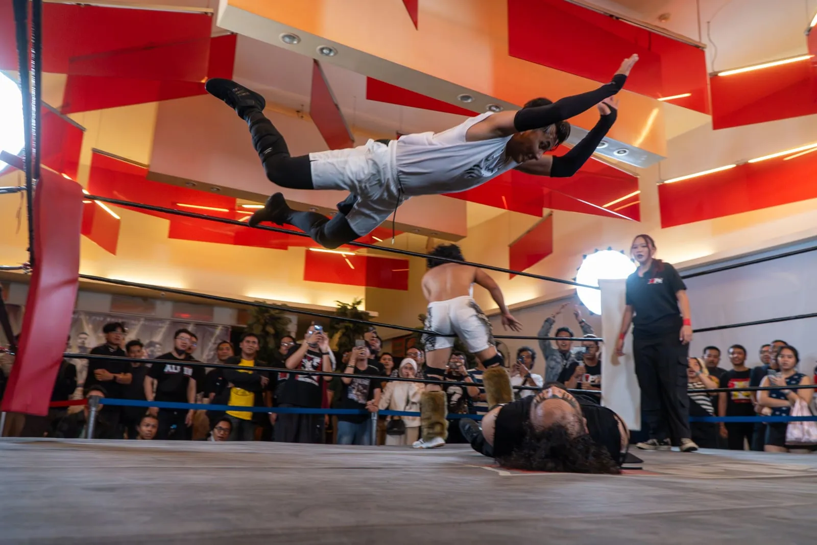 Kresna at an IDPW show