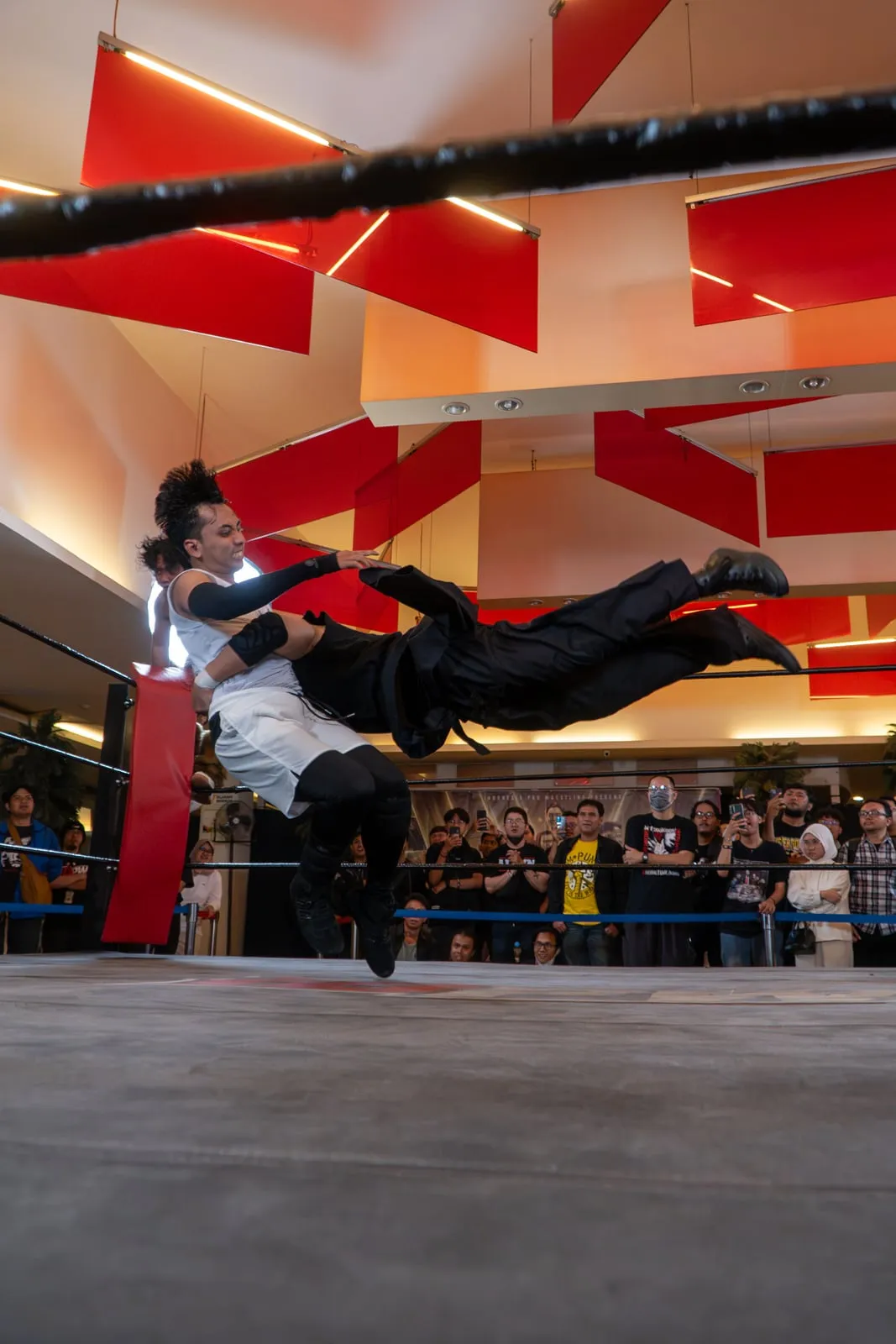 Kresna at an IDPW show