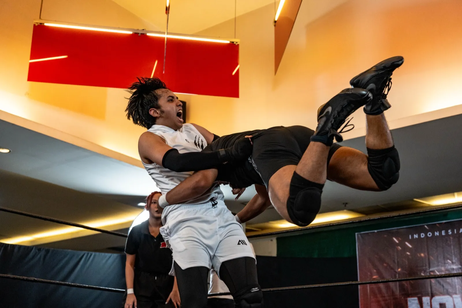 Kresna at an IDPW show