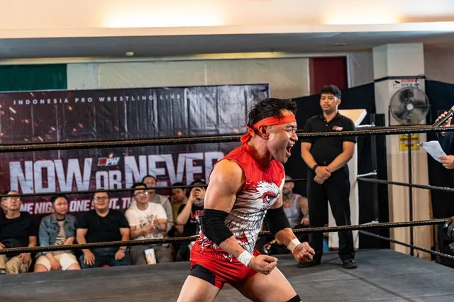 A wrestler in red fires up the crowd at IDPW Now or Never