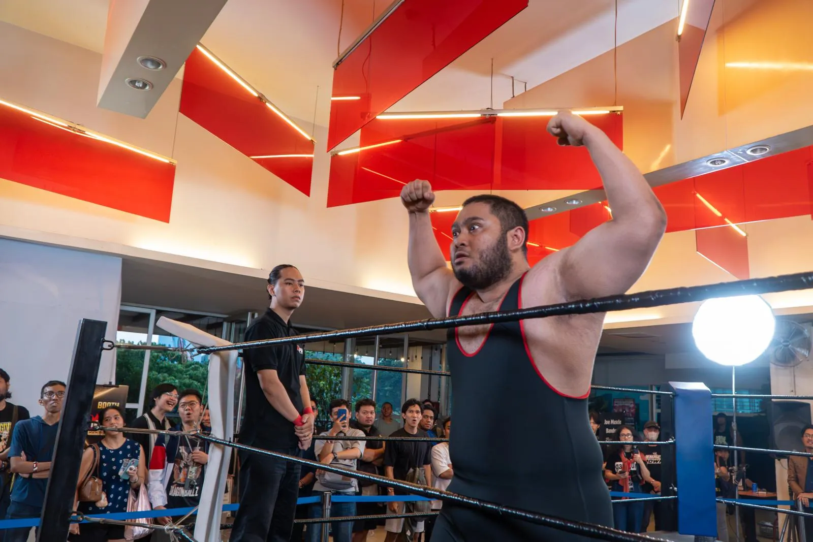 Omar at an IDPW show