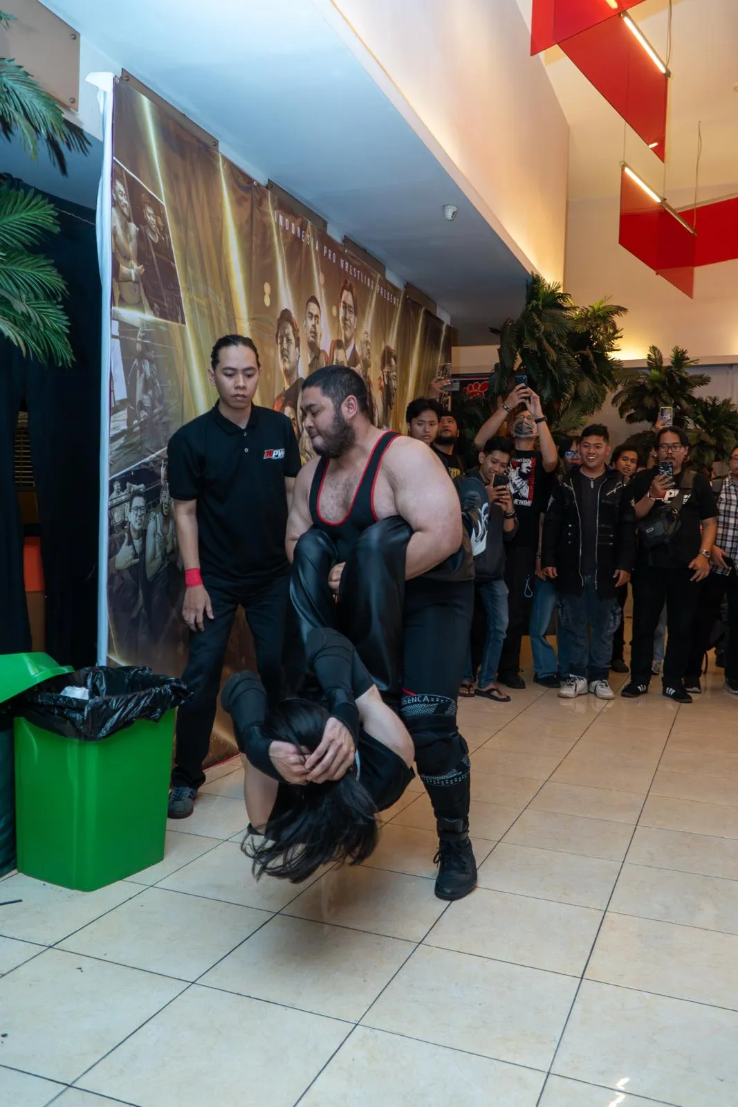 Omar at an IDPW show