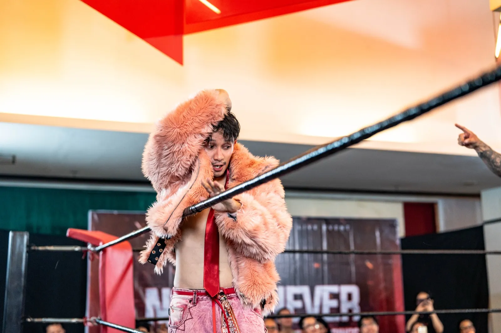 Vesper V at an IDPW show